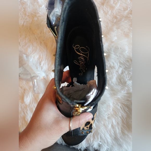 FERGIE WOMEN'S DECOY DRESS ZIP FRONT OPEN TOE ANIMAL PRINT GOLD STUDS SZ 7.5 - Picture 6 of 8